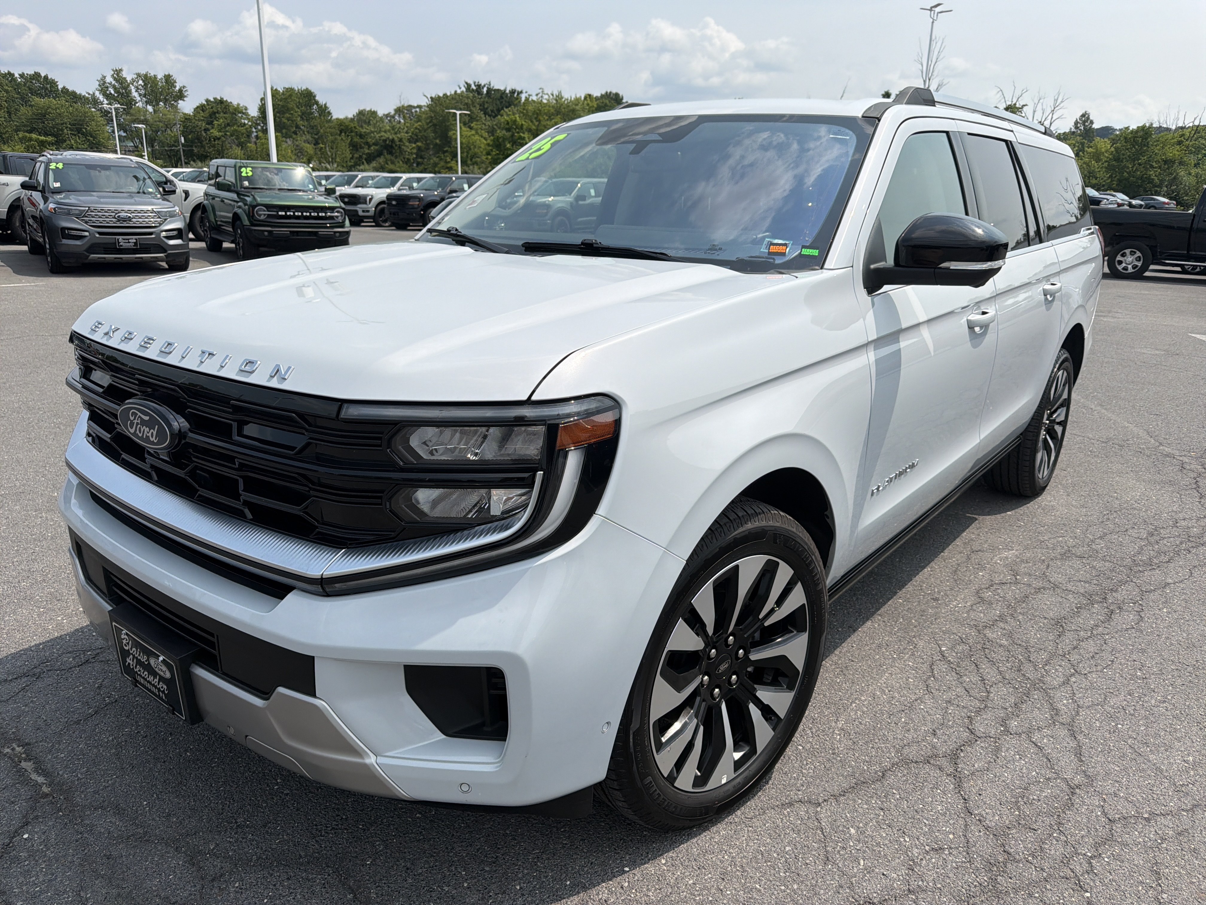 Used 2025 Ford Expedition Max Platinum w/ Driver's Package AWD/4WD image 8