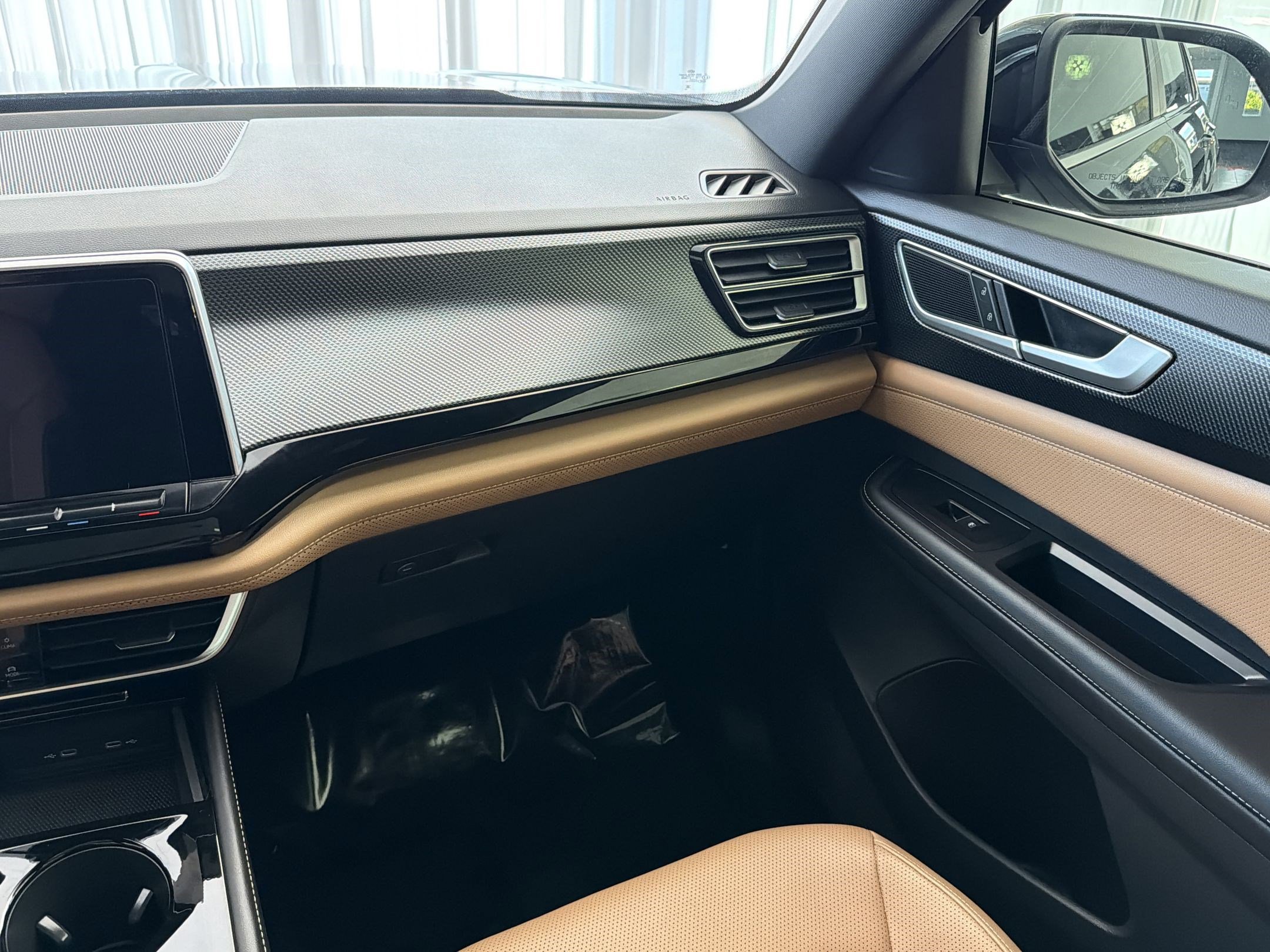 Certified 2025 Volkswagen Atlas Cross Sport SEL image 29