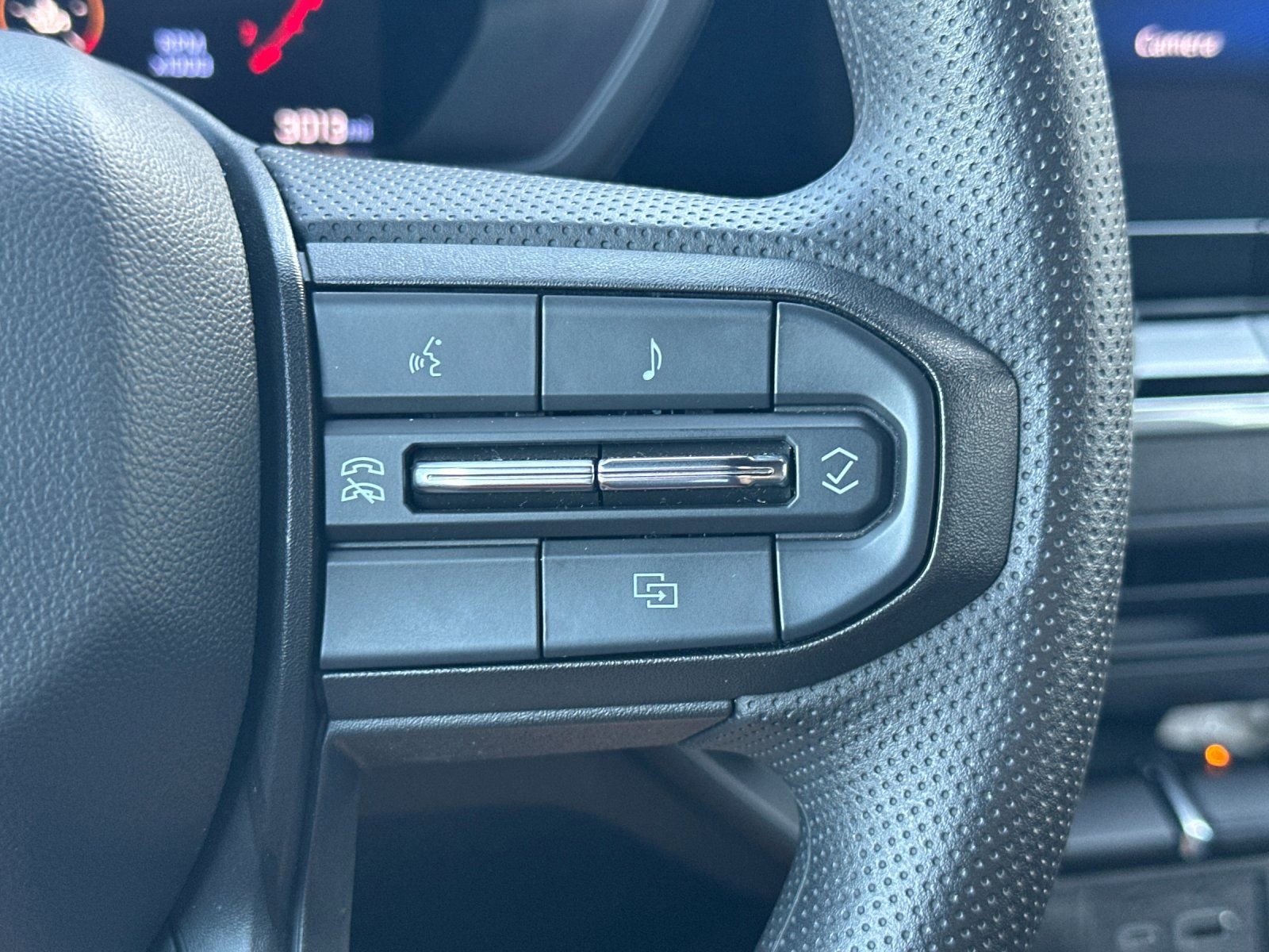 Used 2024 Chevrolet Colorado Trail Boss w/ Safety Package image 27