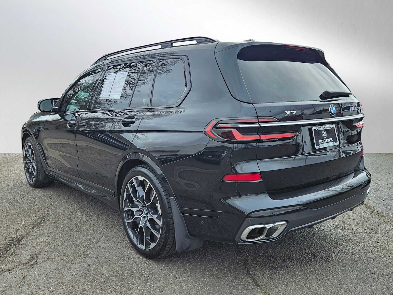 Used 2023 BMW X7 M60i w/ Climate Comfort Package image 10