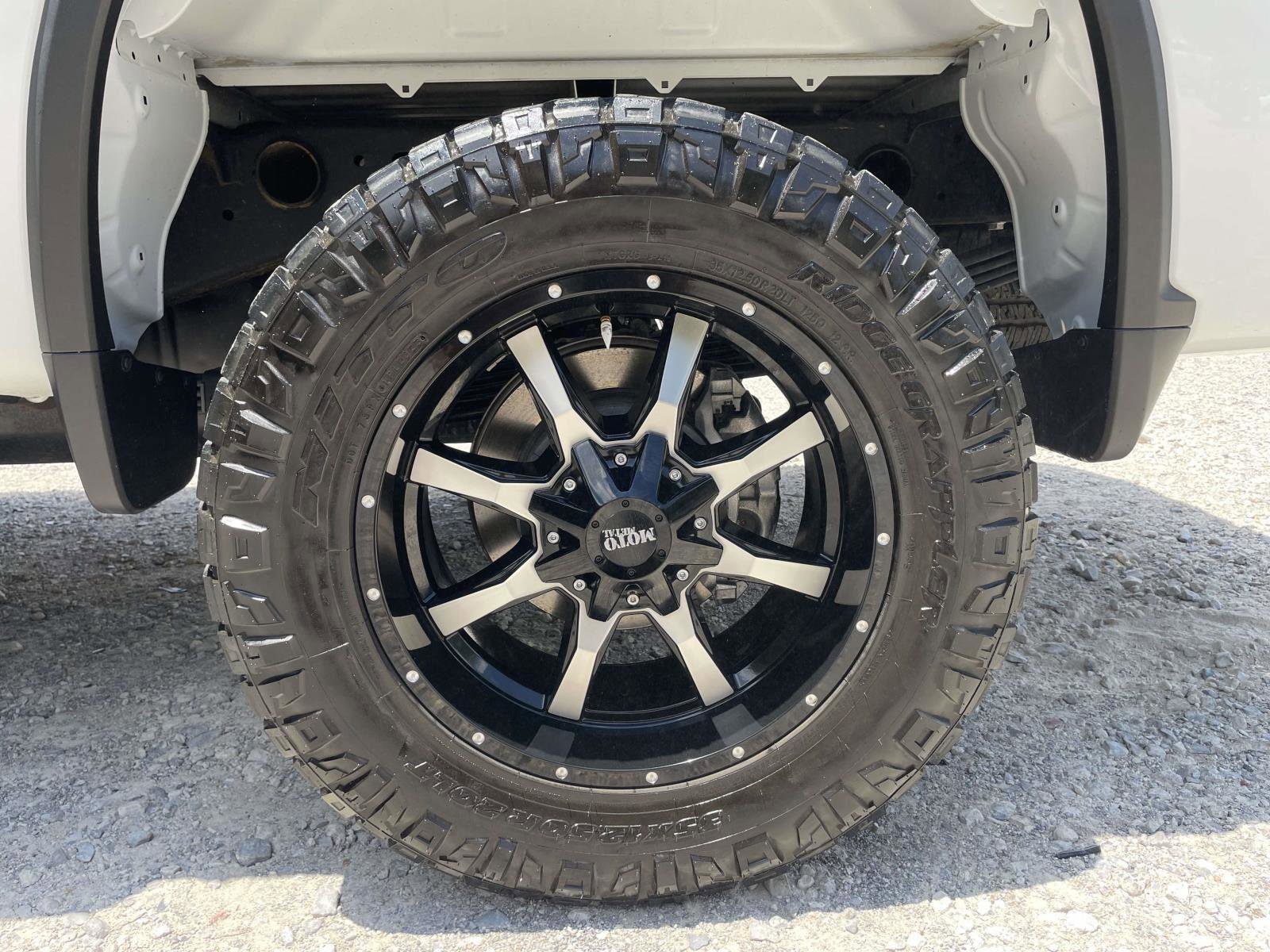 Used 2024 Chevrolet Silverado 2500 LT AWD/4WD image 28