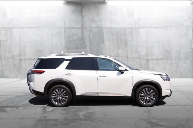 Certified 2025 Nissan Pathfinder SL w/ SL Premium Package AWD/4WD image 5