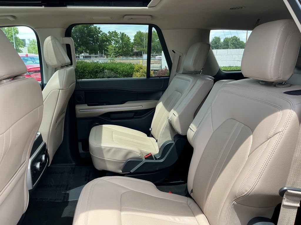 Used 2024 Ford Expedition Limited AWD/4WD image 18