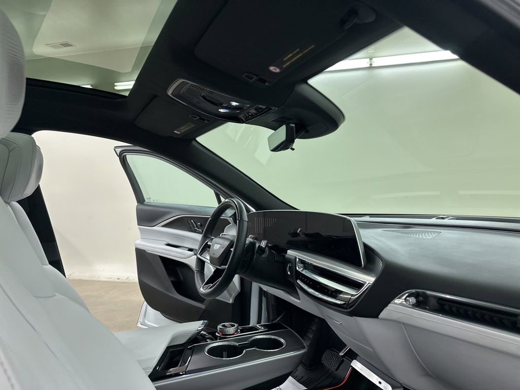 Certified 2025 Cadillac Lyriq Luxury image 17