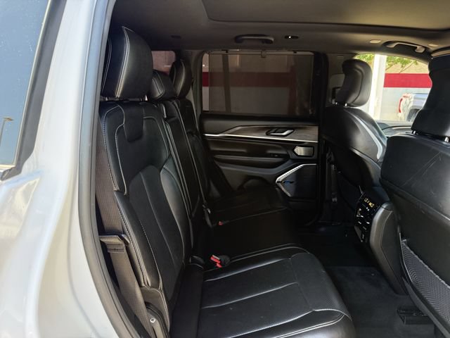 Used 2023 Jeep Grand Cherokee Overland w/ Luxury Tech Group IV RWD image 31