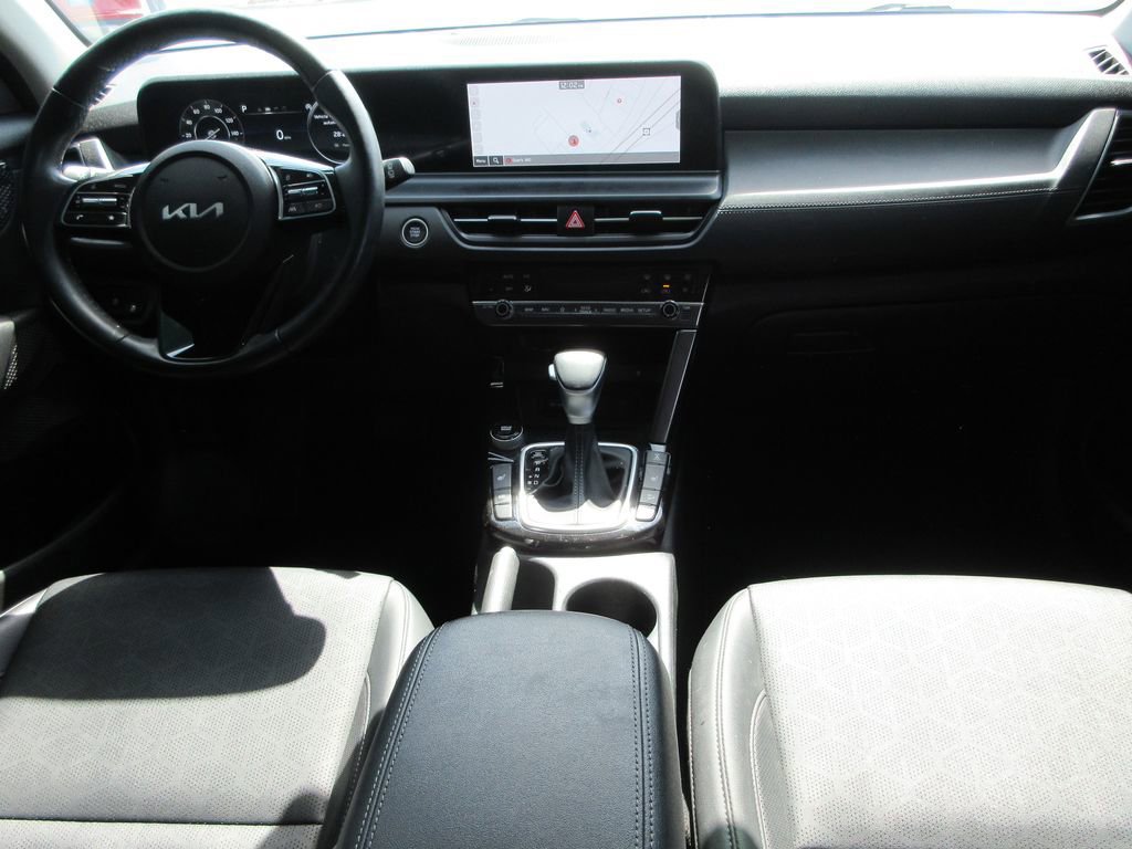 Used 2024 Kia Seltos EX image 16