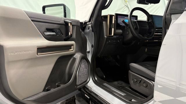 Used 2025 GMC Hummer EV 2X image 31