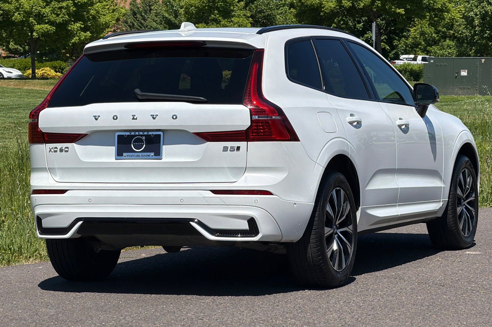 Used 2025 Volvo XC60 B5 Plus AWD/4WD image 3