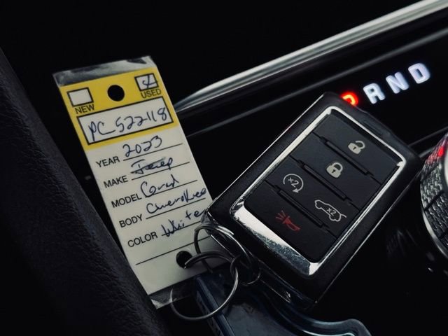 Used 2023 Jeep Grand Cherokee Laredo w/ Luxury Tech Group I image 35