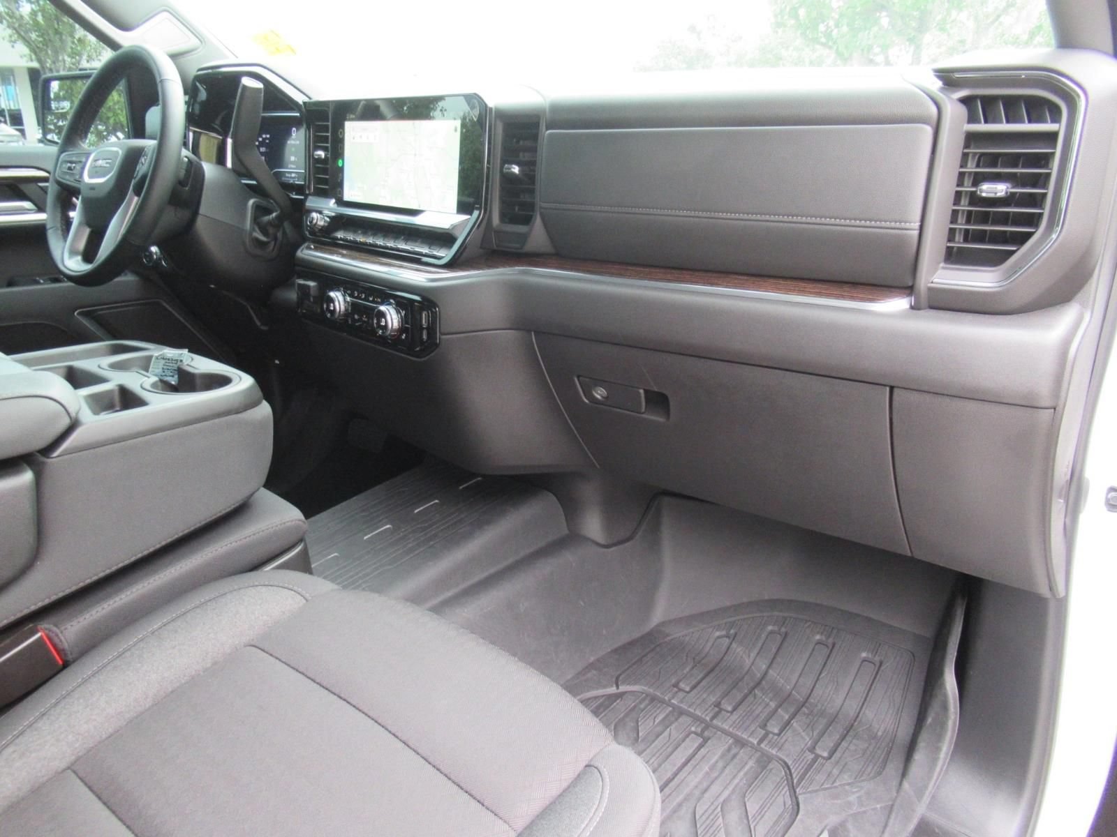 Used 2024 GMC Sierra 1500 Elevation w/ LPO, Elevation Black Package AWD/4WD image 10