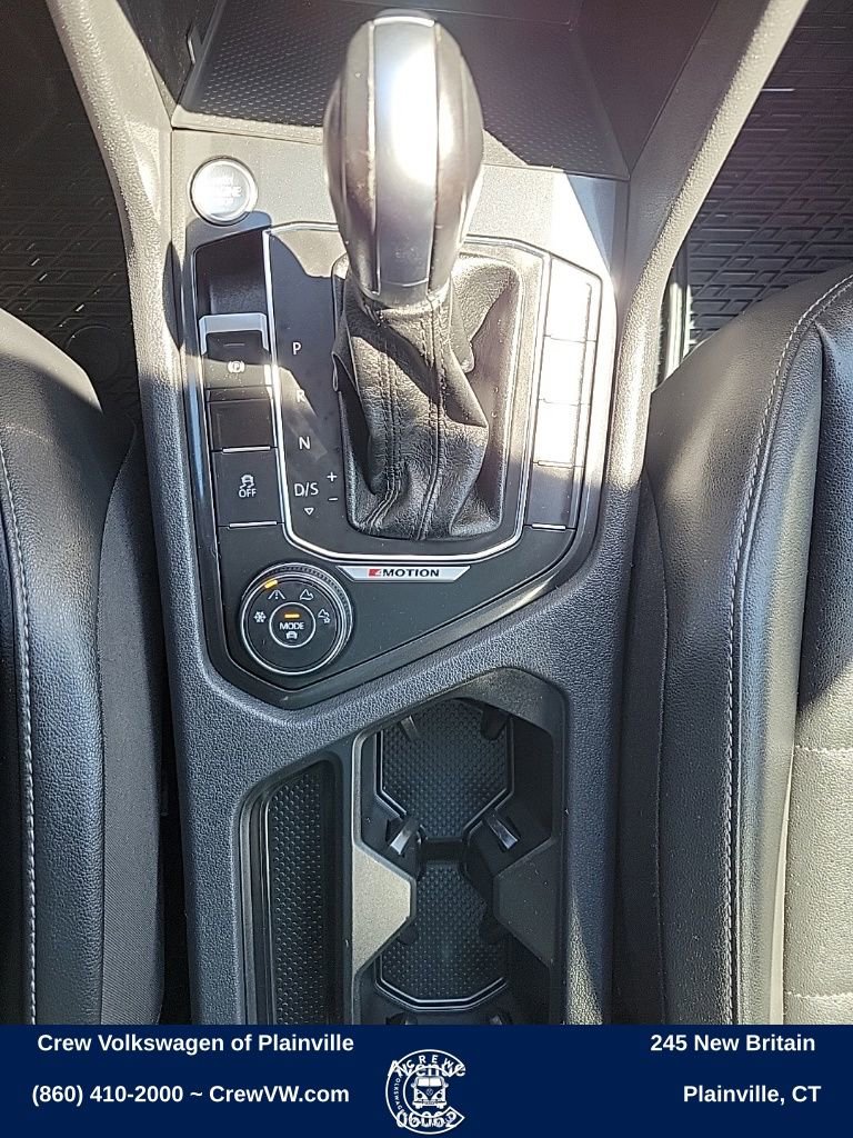 Used 2018 Volkswagen Tiguan SE w/ Panoramic Sunroof Package image 9