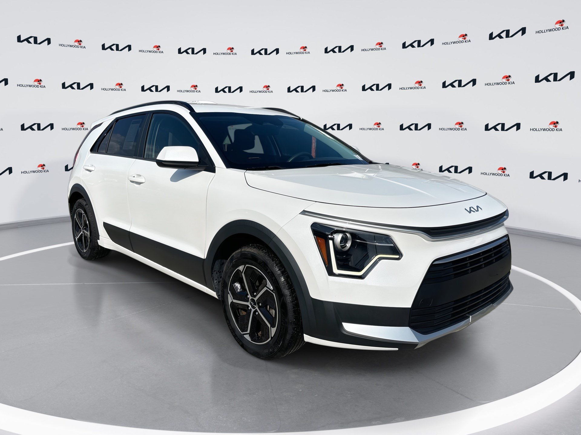 Used 2024 Kia Niro LX FWD image 1
