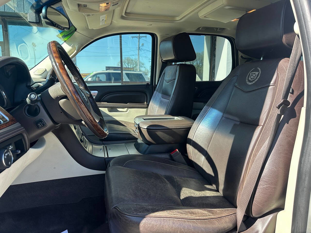 Used 2014 Cadillac Escalade Platinum AWD/4WD image 17