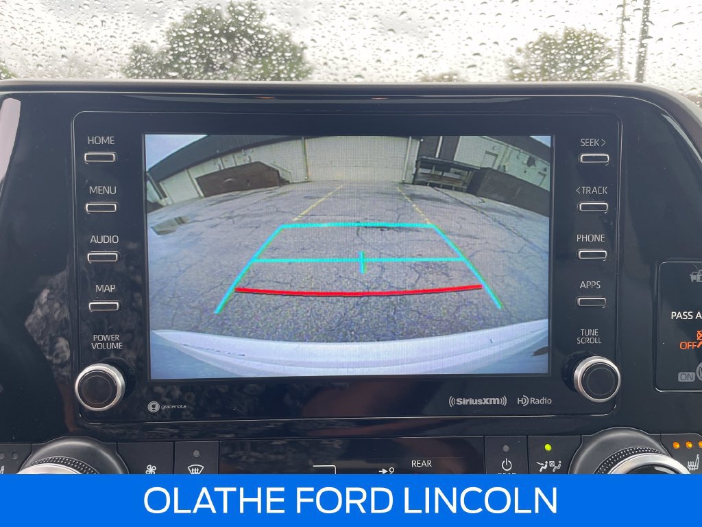 Used 2022 Toyota Highlander XLE AWD/4WD image 13