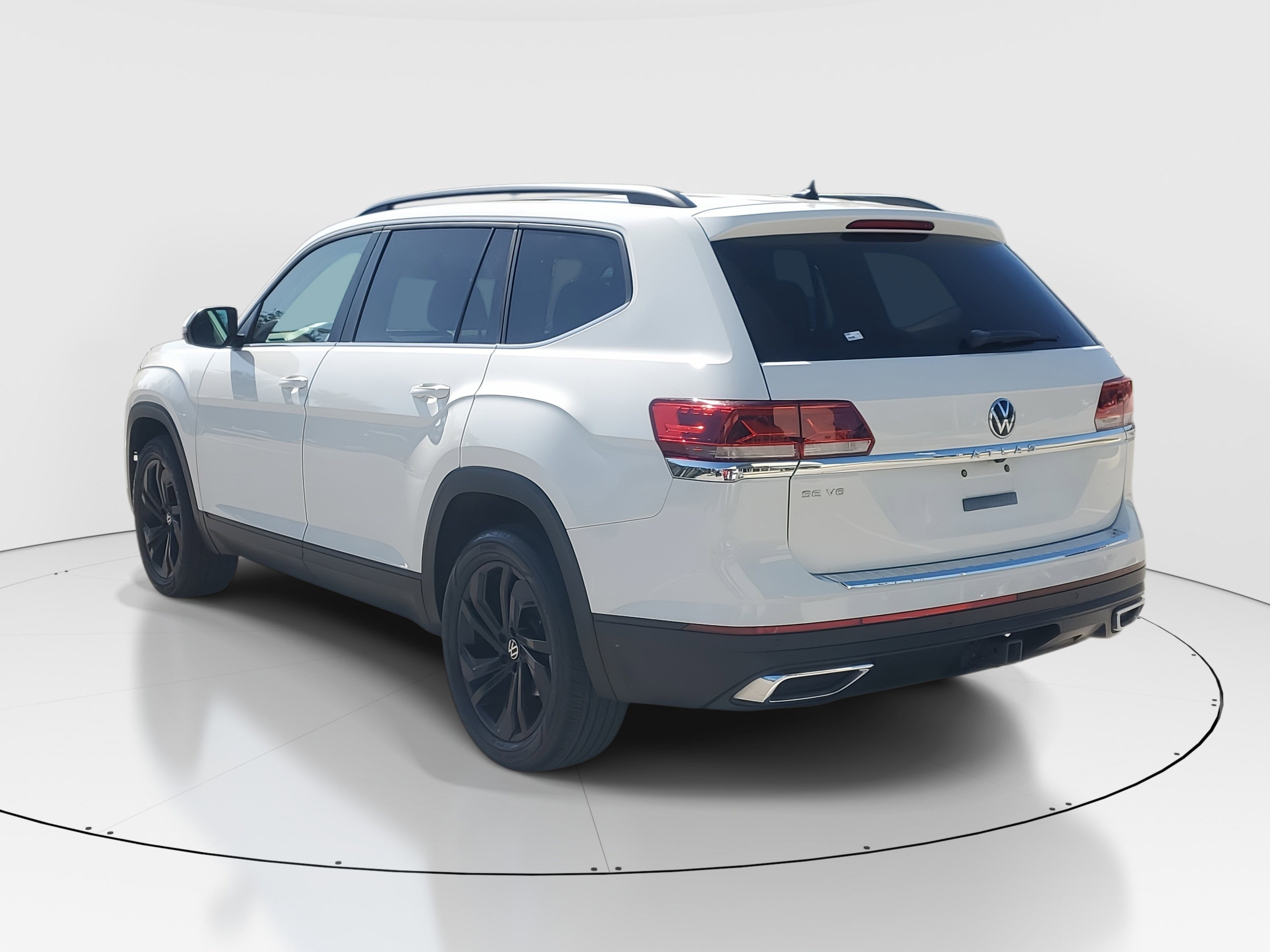Used 2023 Volkswagen Atlas SE w/ Panoramic Sunroof Package image 5