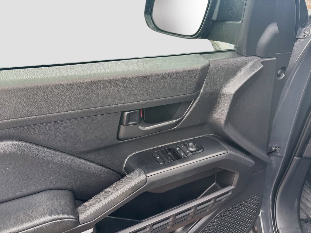Used 2024 Toyota Tacoma SR5 AWD/4WD image 17