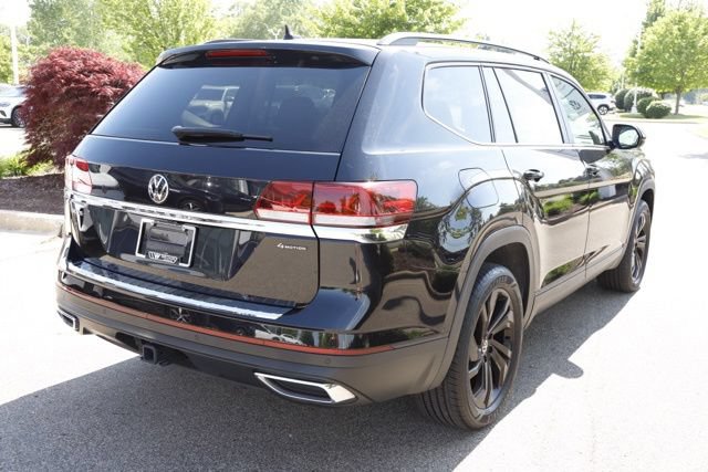 Used 2023 Volkswagen Atlas SE w/ Black Wheel Package AWD/4WD image 3