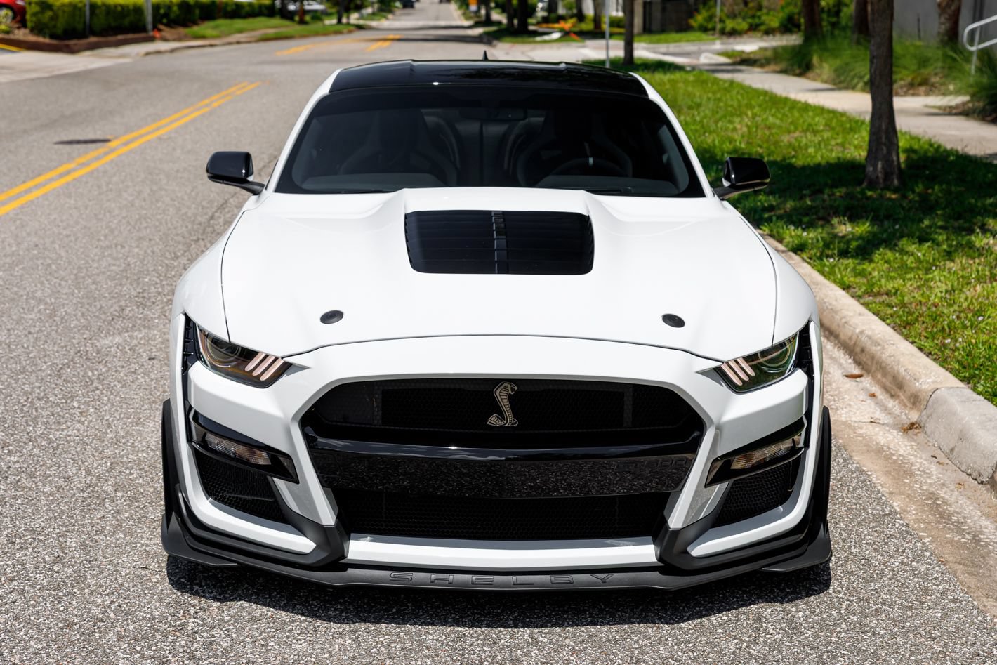 Used 2022 Ford Mustang Shelby GT500 w/ Technology Package RWD image 2