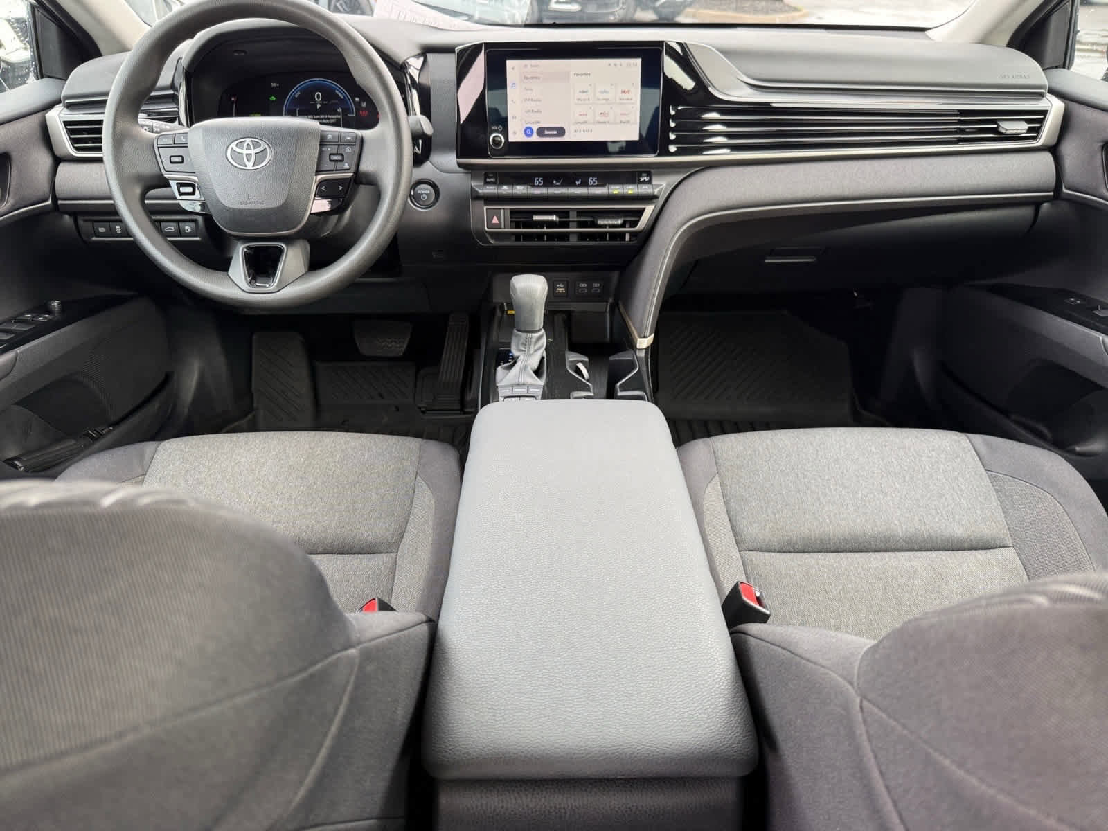 Used 2025 Toyota Camry LE FWD image 13