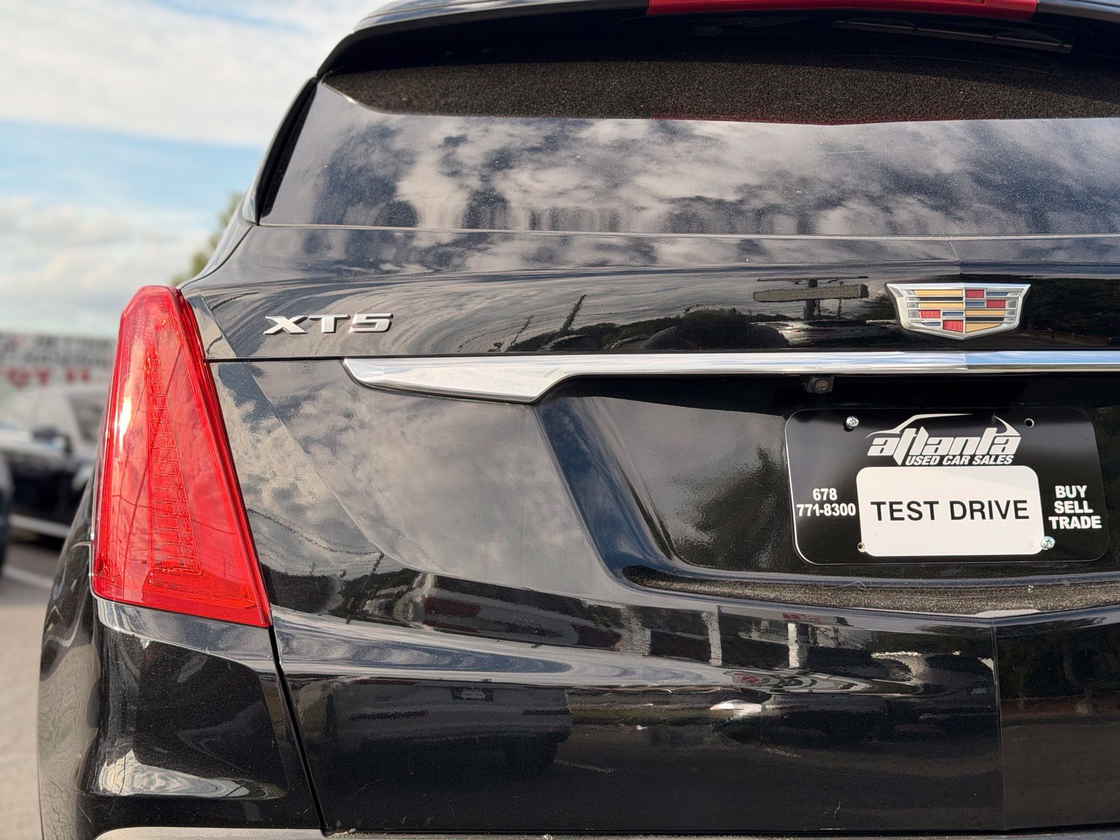 Used 2018 Cadillac XT5 Luxury w/ Driver Awareness Package FWD image 9