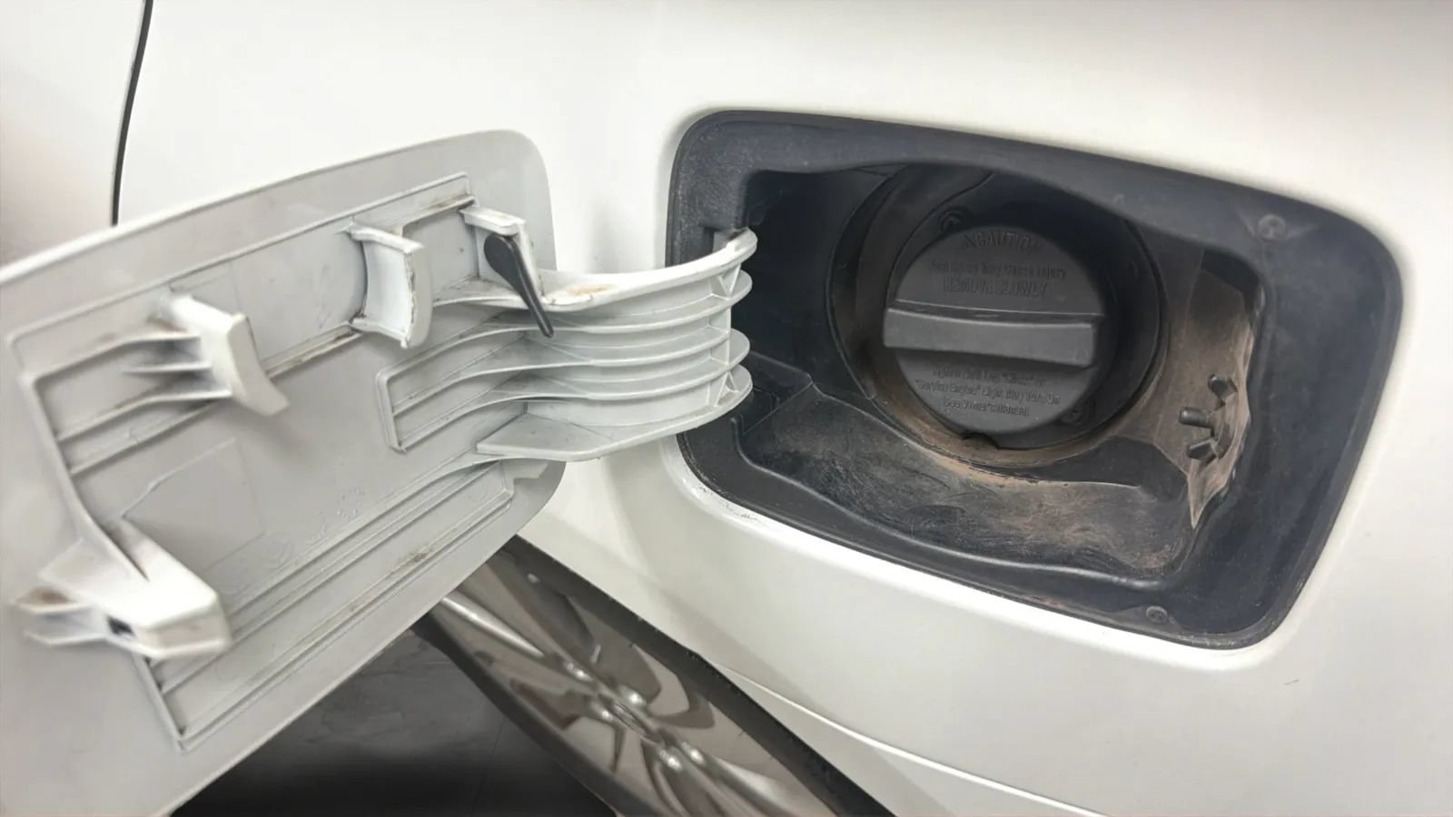 Used 2014 Hyundai Sonata Limited w/ Panoramic Sunroof Package 02 FWD image 30