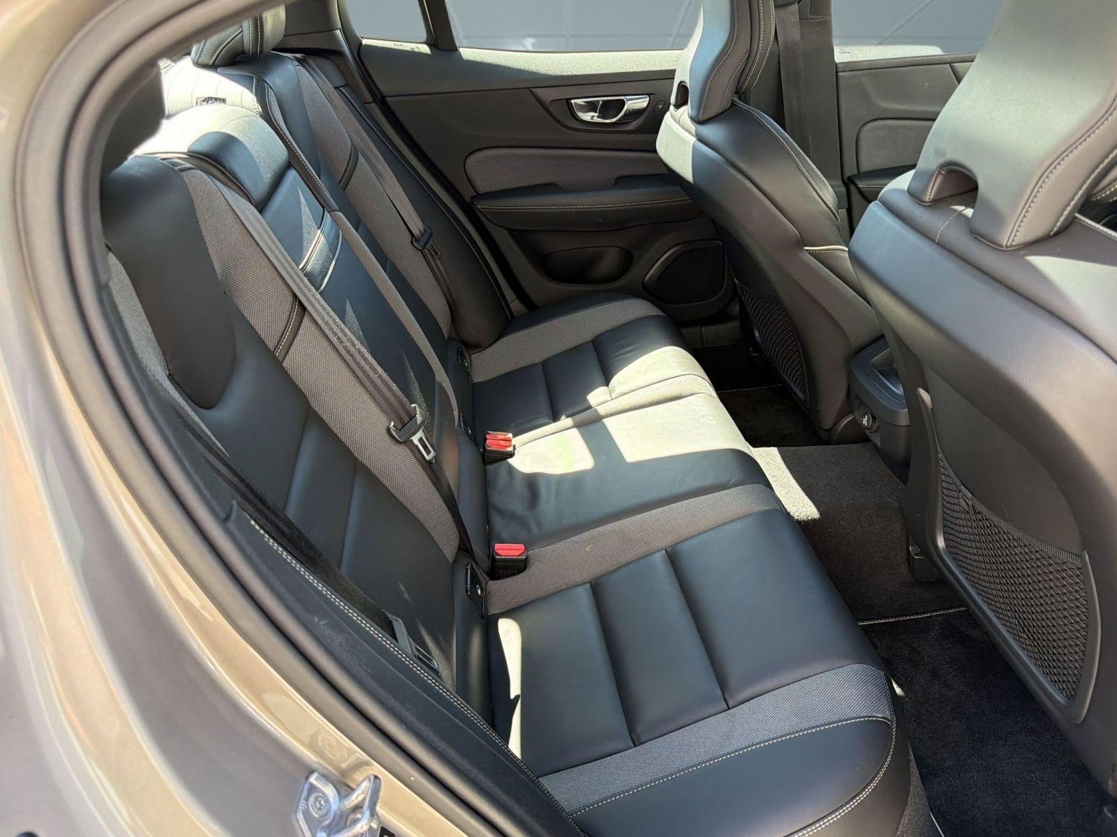 Used 2019 Volvo S60 T5 R-Design image 29