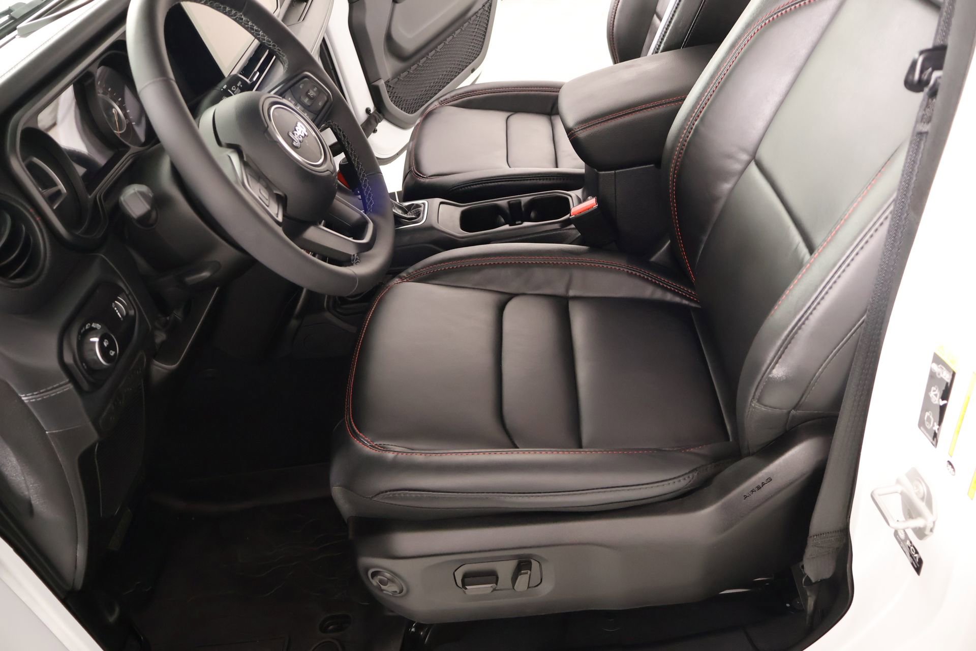 Used 2025 Jeep Gladiator Rubicon AWD/4WD image 12