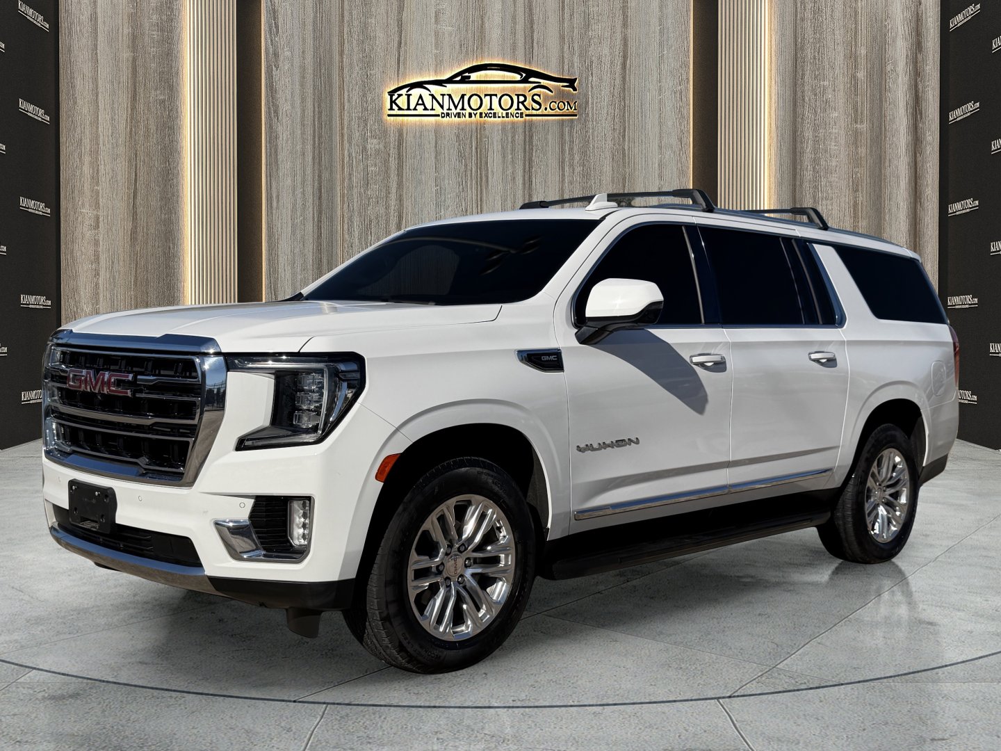 Used 2022 GMC Yukon XL SLT w/ SLT Luxury Package RWD image 3