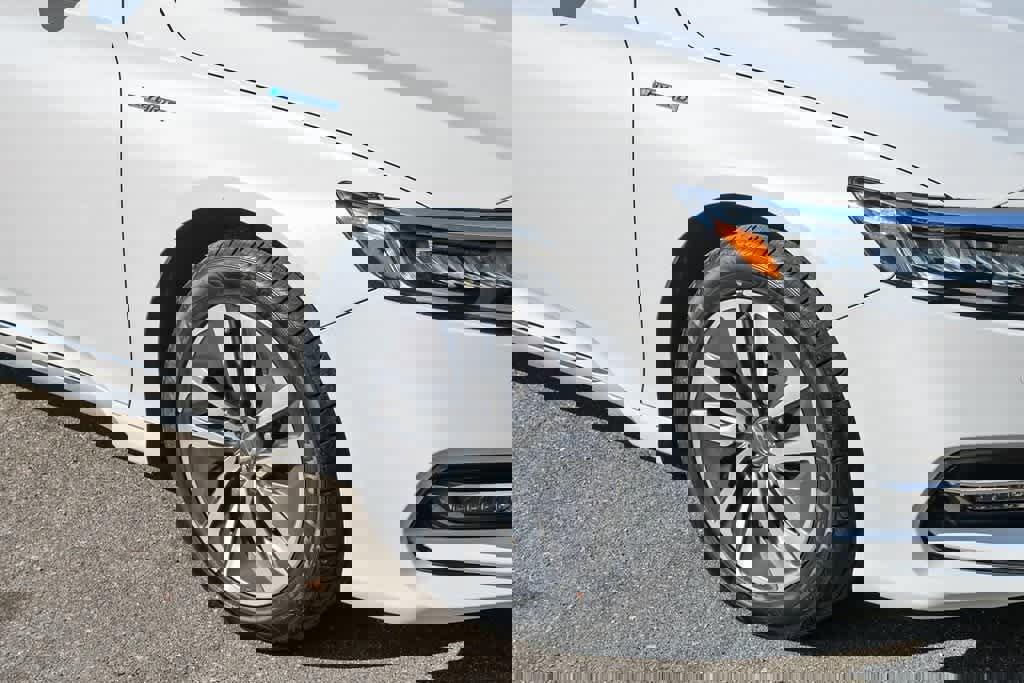 Used 2019 Honda Accord Touring image 12