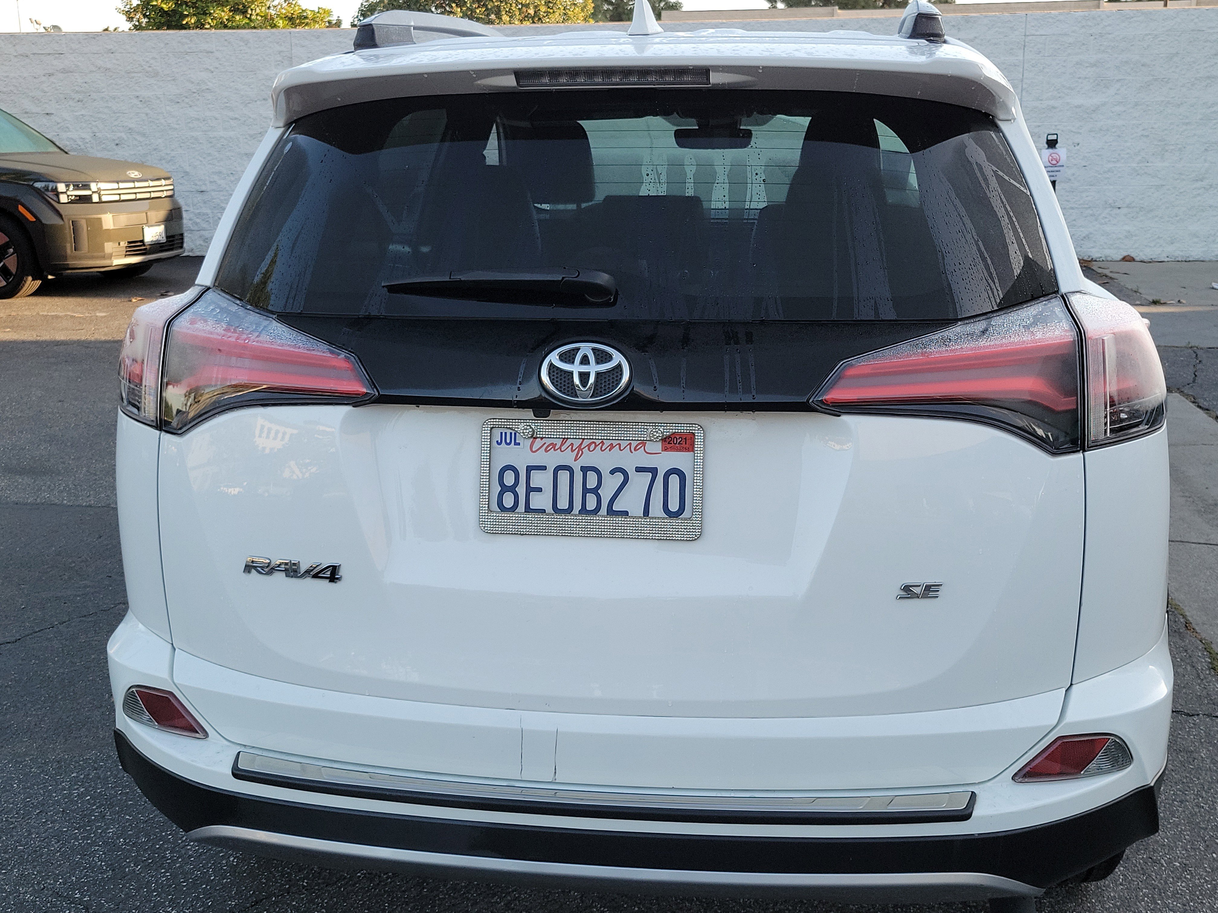 Used 2018 Toyota RAV4 SE w/ Power Extra Value Package FWD image 27