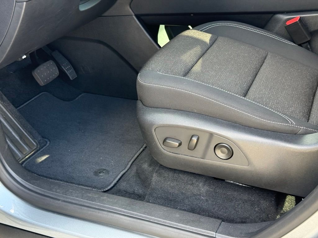 Used 2026 Chevrolet Traverse LT w/ Driver Confidence Package FWD image 24