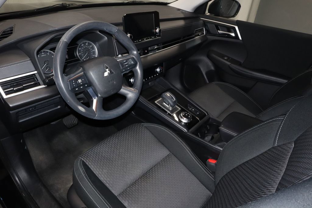 Used 2022 Mitsubishi Outlander ES image 24