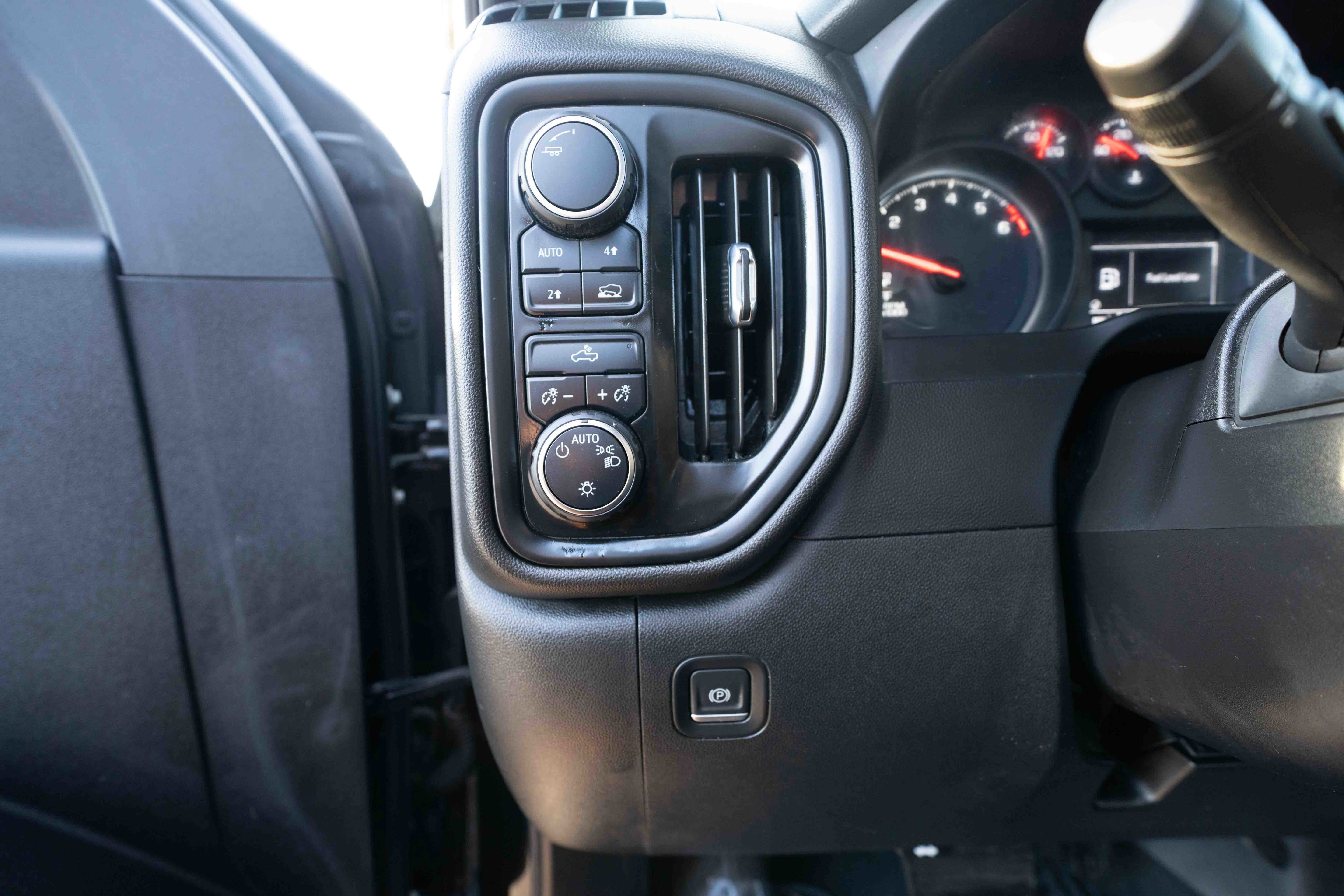 Used 2022 Chevrolet Silverado 1500 Custom image 11