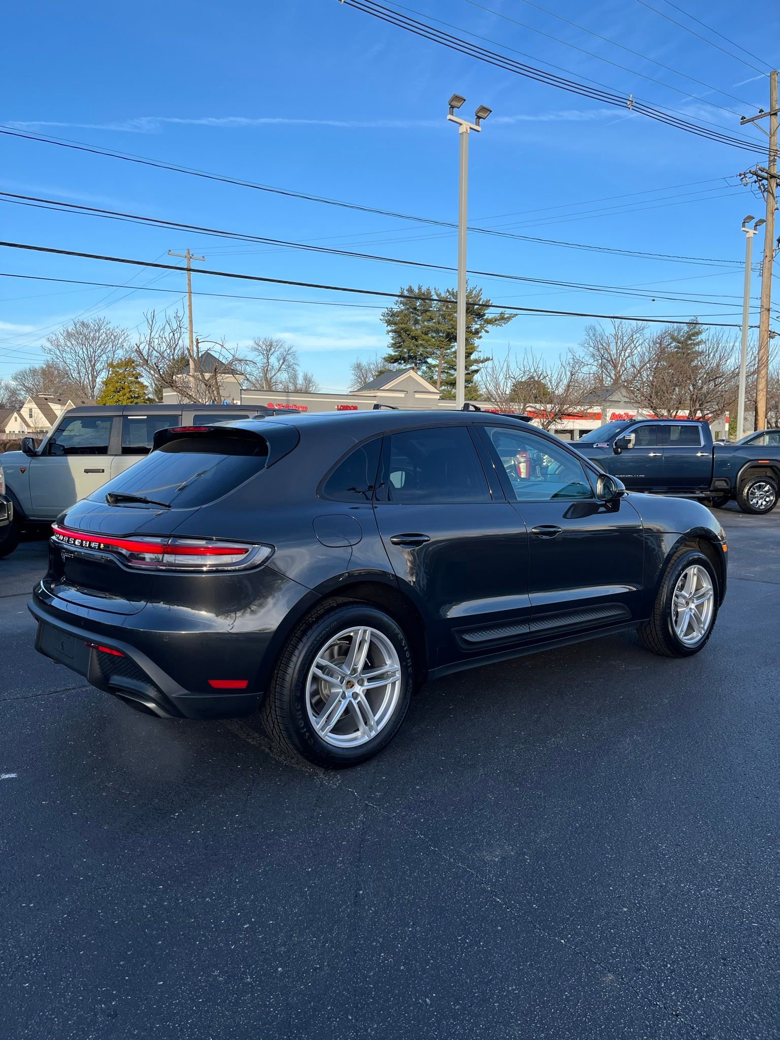 Used 2022 Porsche Macan image 3