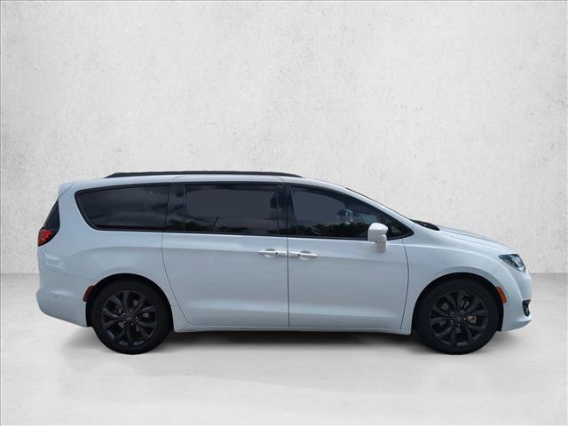 Used 2019 Chrysler Pacifica Touring-L Plus w/ Advanced Safetytec Group FWD image 4