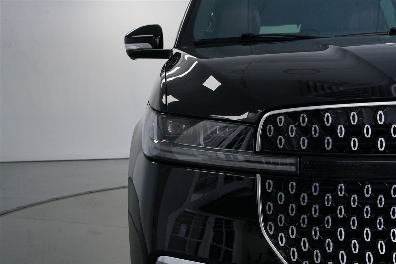 Used 2025 Lincoln Navigator Reserve image 8