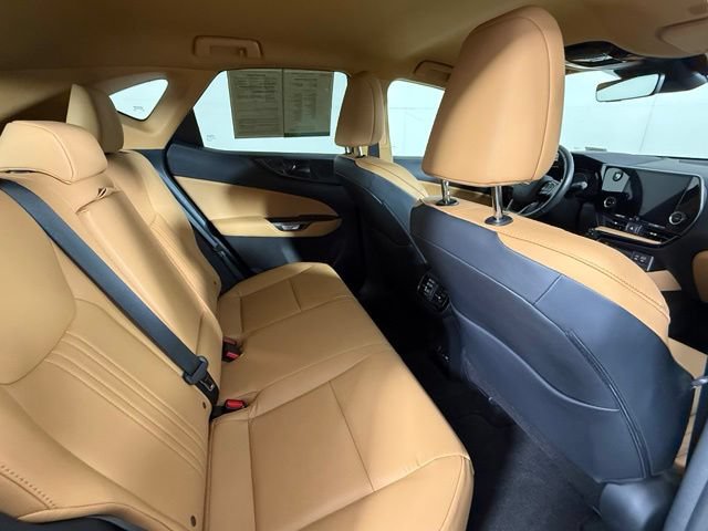 Used 2025 Lexus NX 250 FWD w/ Towing Package (2000 Lbs) image 30