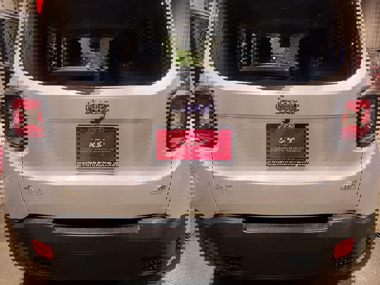 Used 2015 Jeep Renegade Latitude image 27