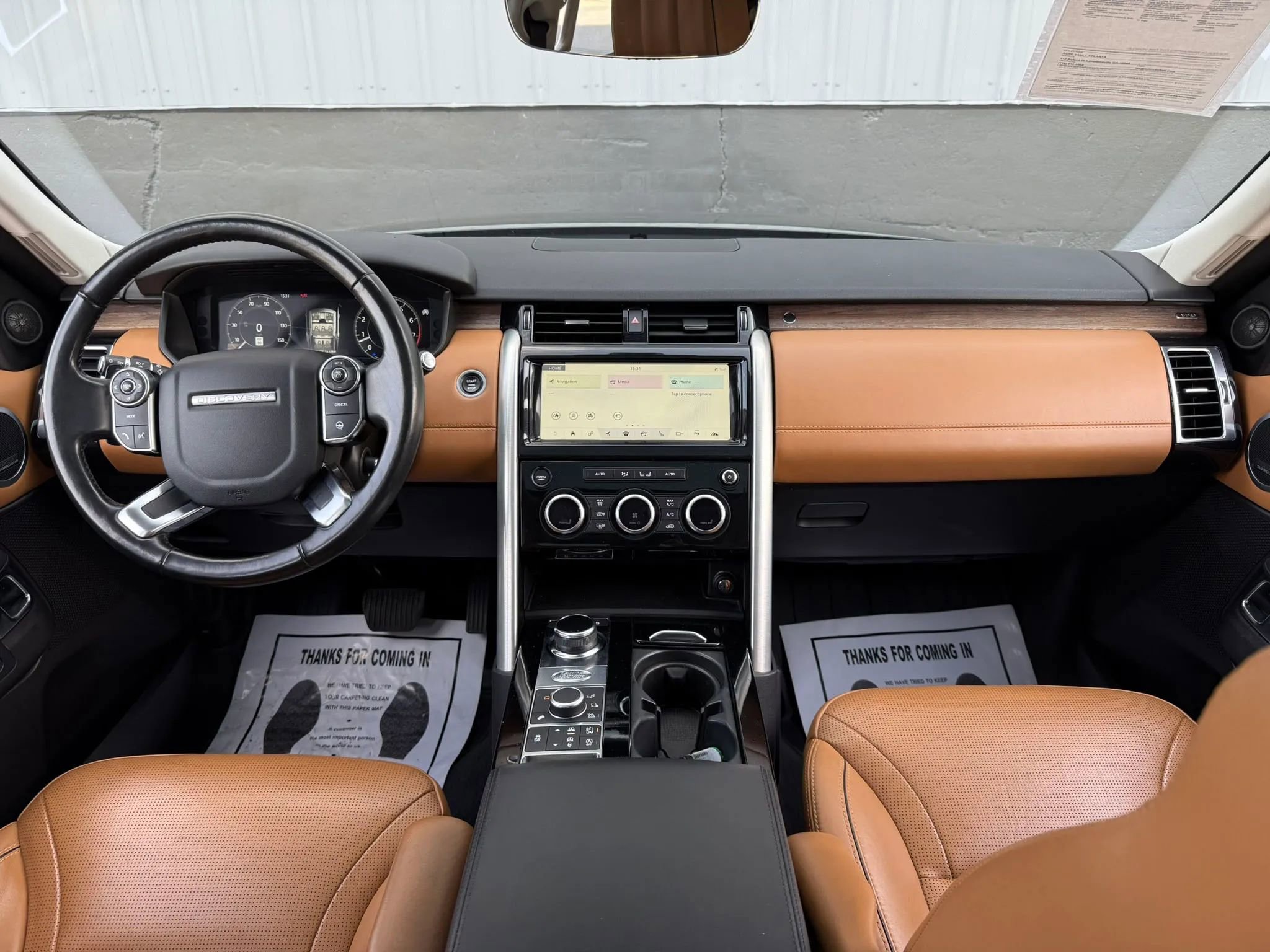 Used 2018 Land Rover Discovery HSE Luxury image 16