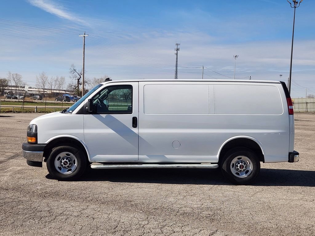 Used 2024 GMC Savana 2500 w/ Driver Convenience Package image 4