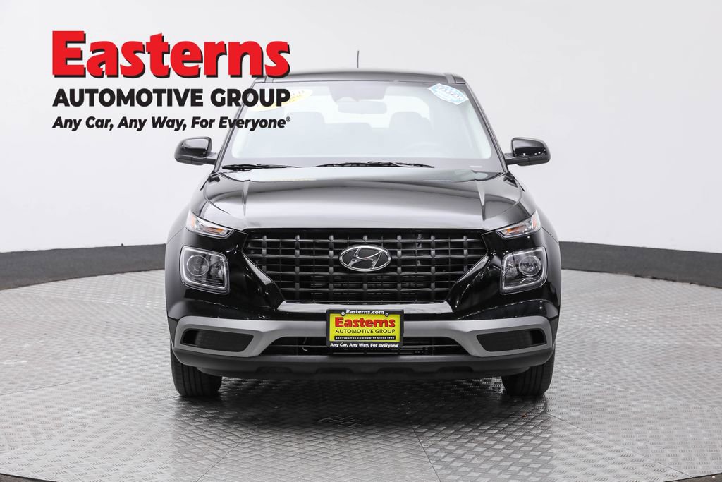 Used 2025 Hyundai Venue SE image 2