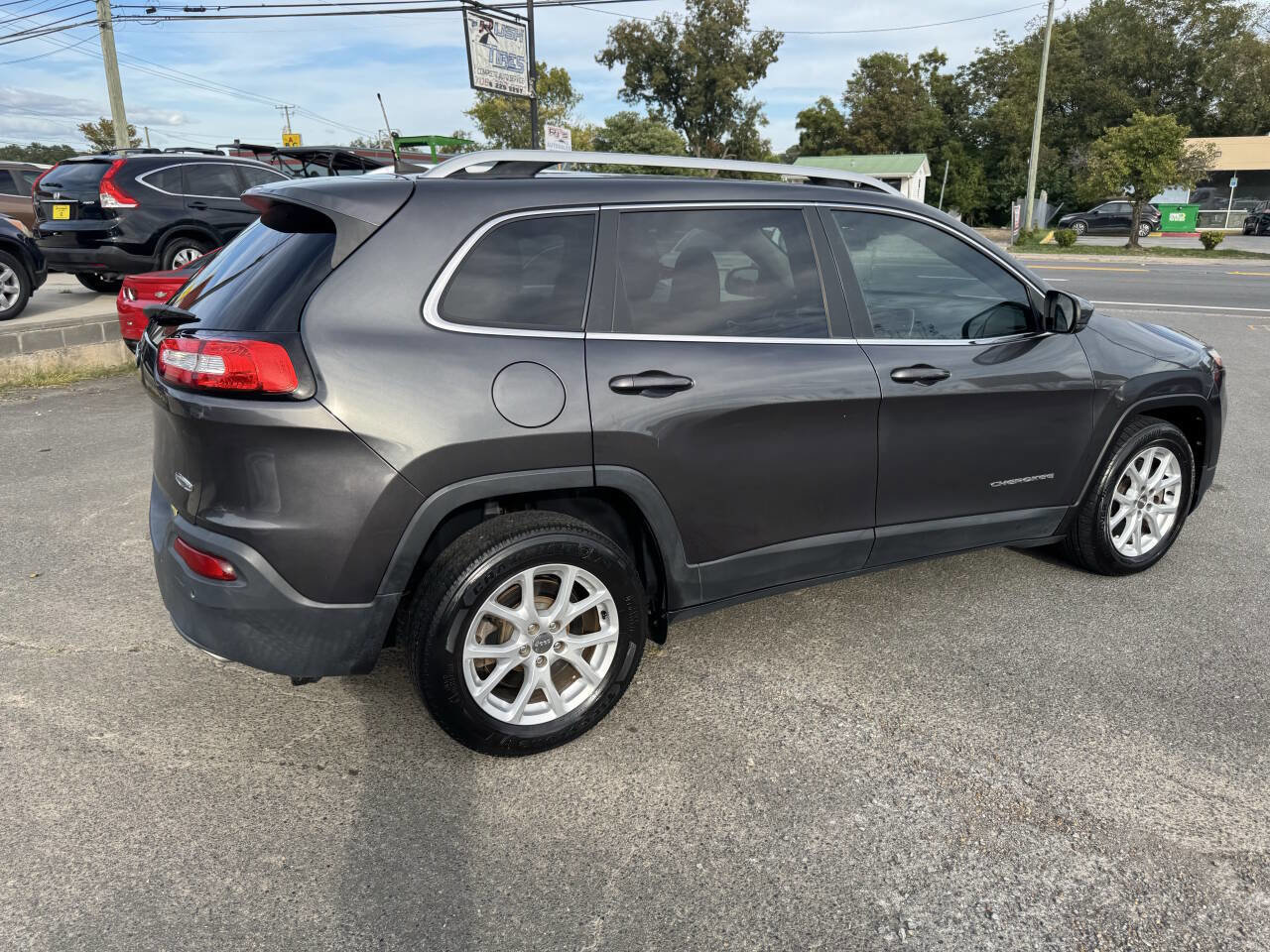 Used 2017 Jeep Cherokee Latitude w/ Safety/Convenience Group image 6