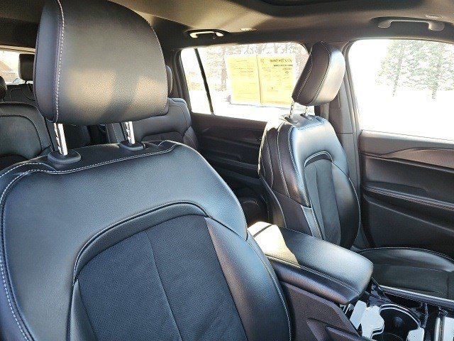 Used 2023 Jeep Grand Cherokee L Laredo image 12