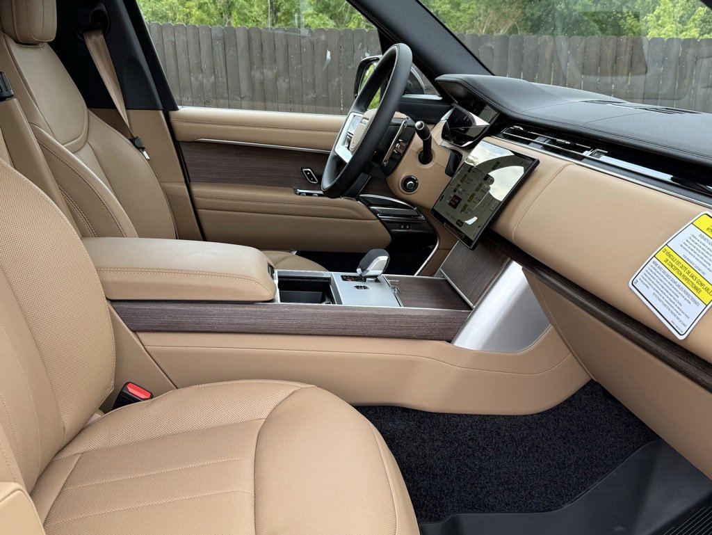 New 2025 Land Rover Range Rover Long Wheelbase SE image 11
