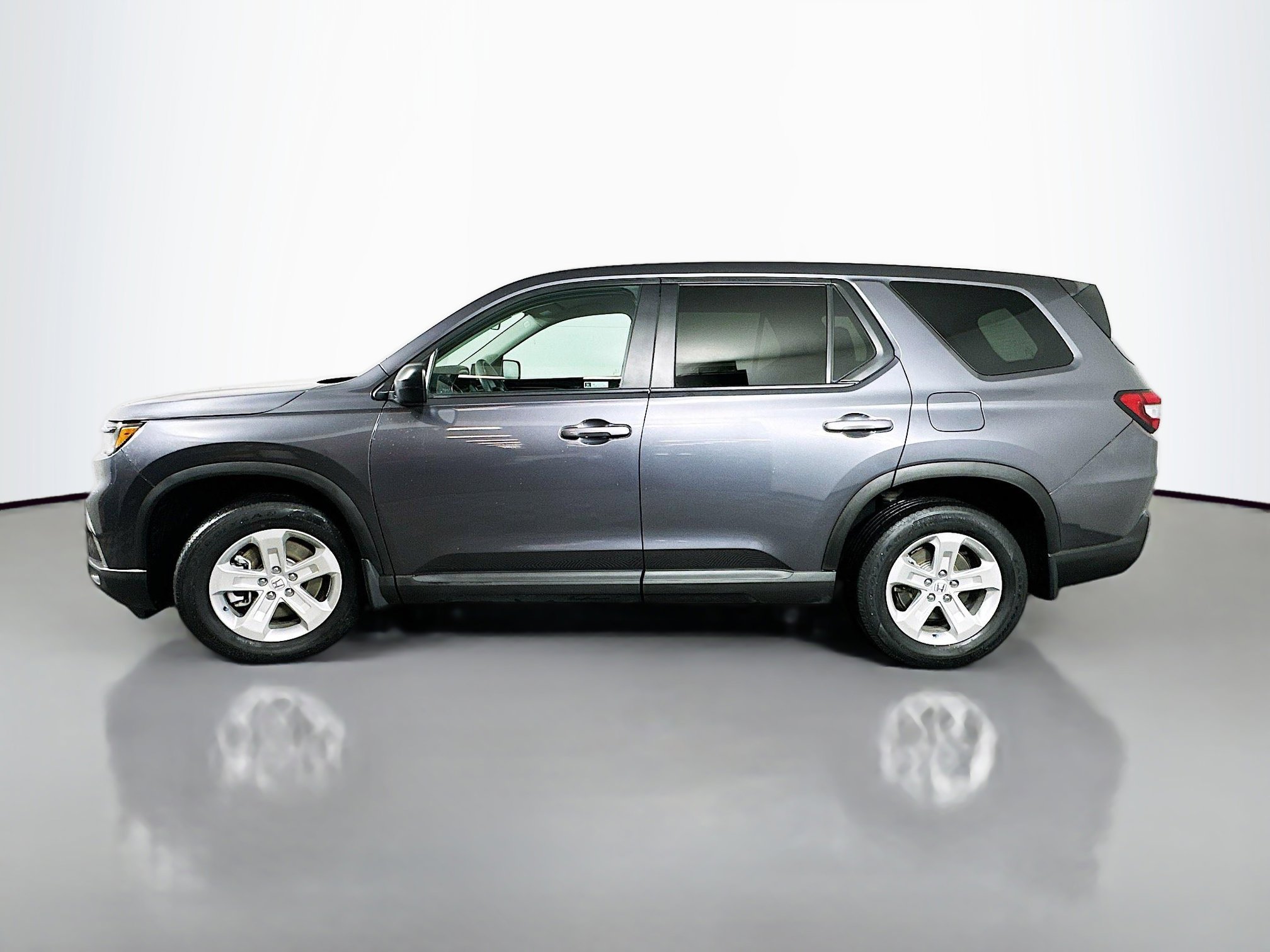 Used 2023 Honda Pilot LX image 4