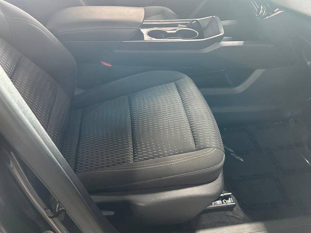 Used 2025 Chevrolet Equinox LT FWD image 34