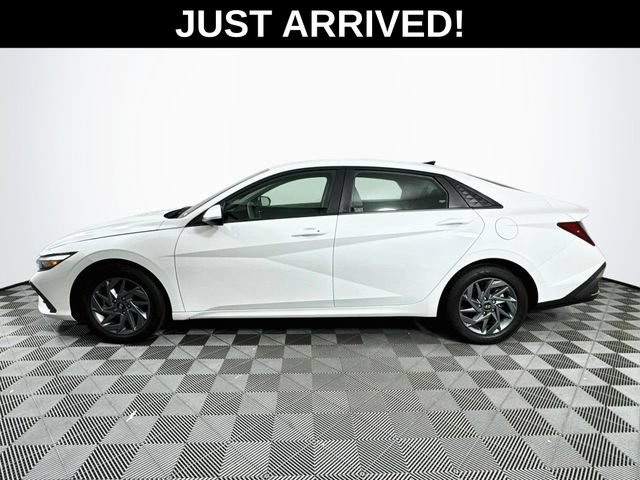 Certified 2024 Hyundai Elantra SEL FWD image 3