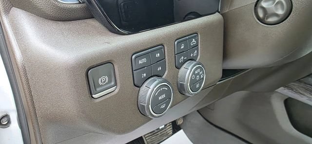 Used 2022 Chevrolet Silverado 1500 LTZ w/ LTZ Premium Package AWD/4WD image 16