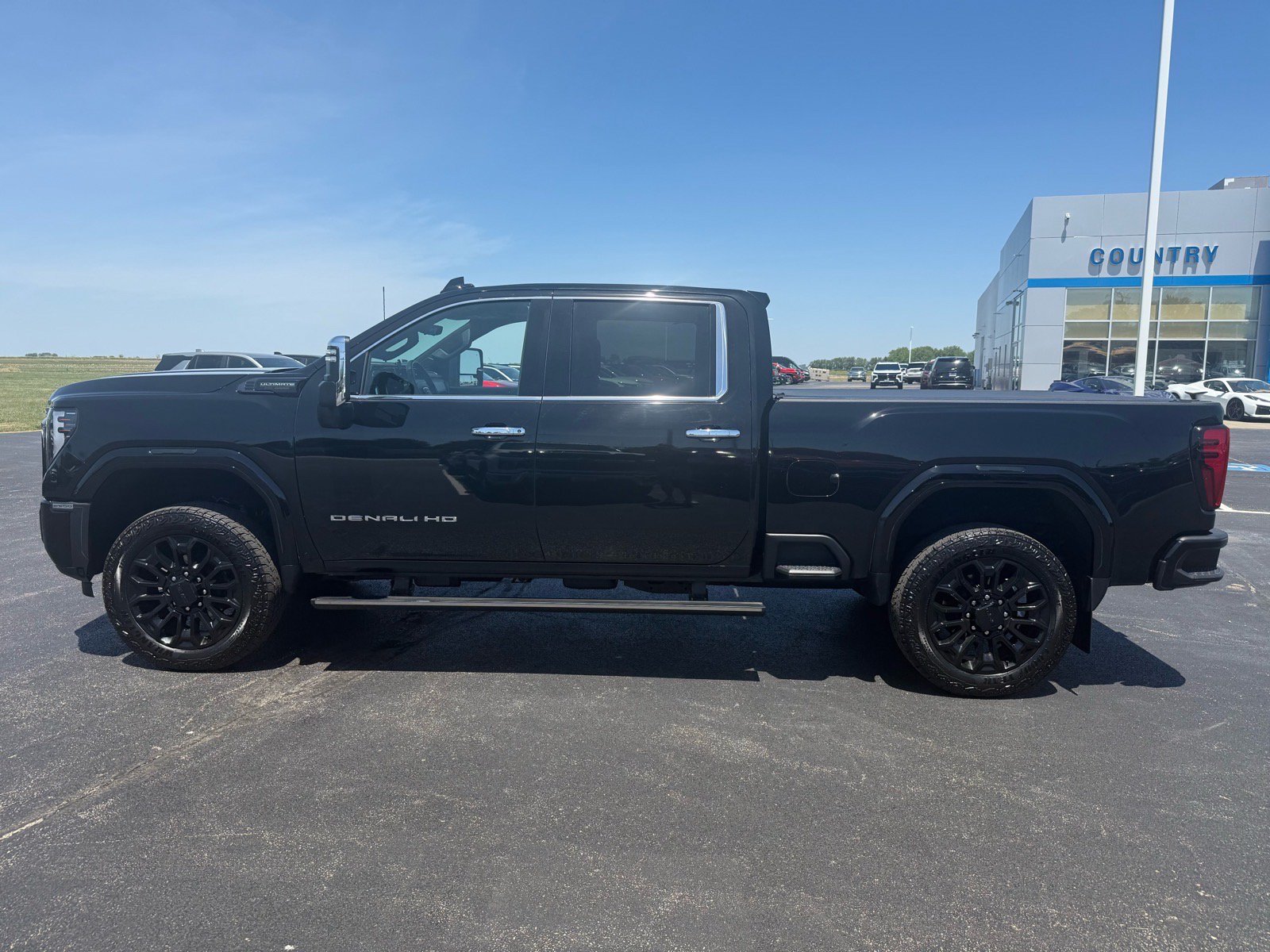 Used 2024 GMC Sierra 2500 Denali Ultimate AWD/4WD image 2