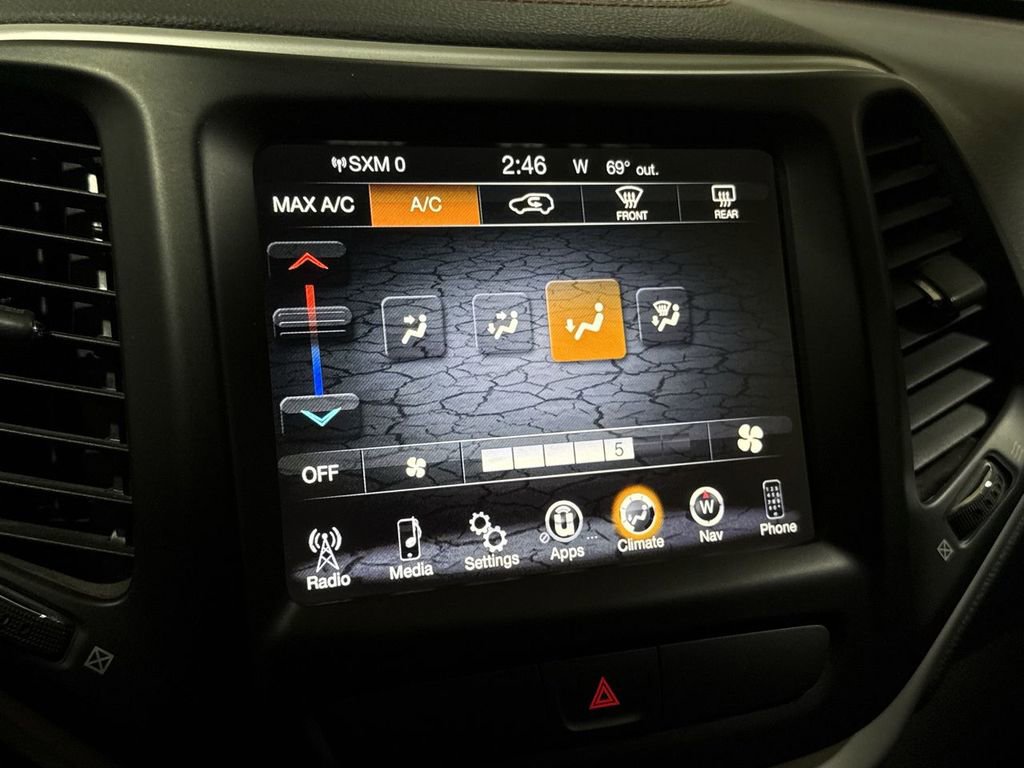 Used 2016 Jeep Cherokee Trailhawk image 17